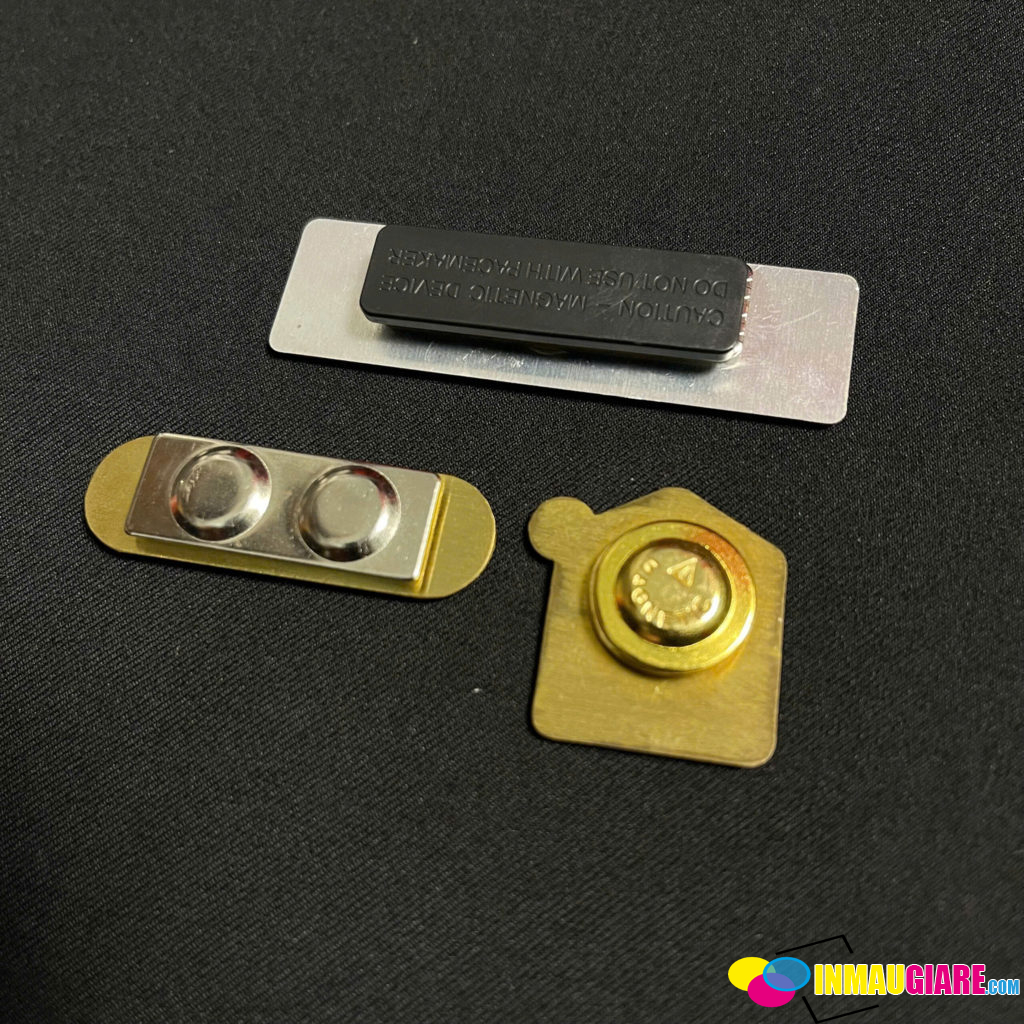 Các Dòng Huy Hiệu Nam Châm Phổ Biến Tại Xưởng