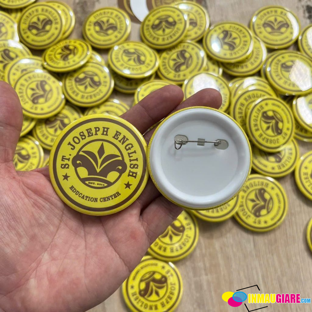 Ứng Dụng Đa Dạng Của Huy Hiệu Nhựa